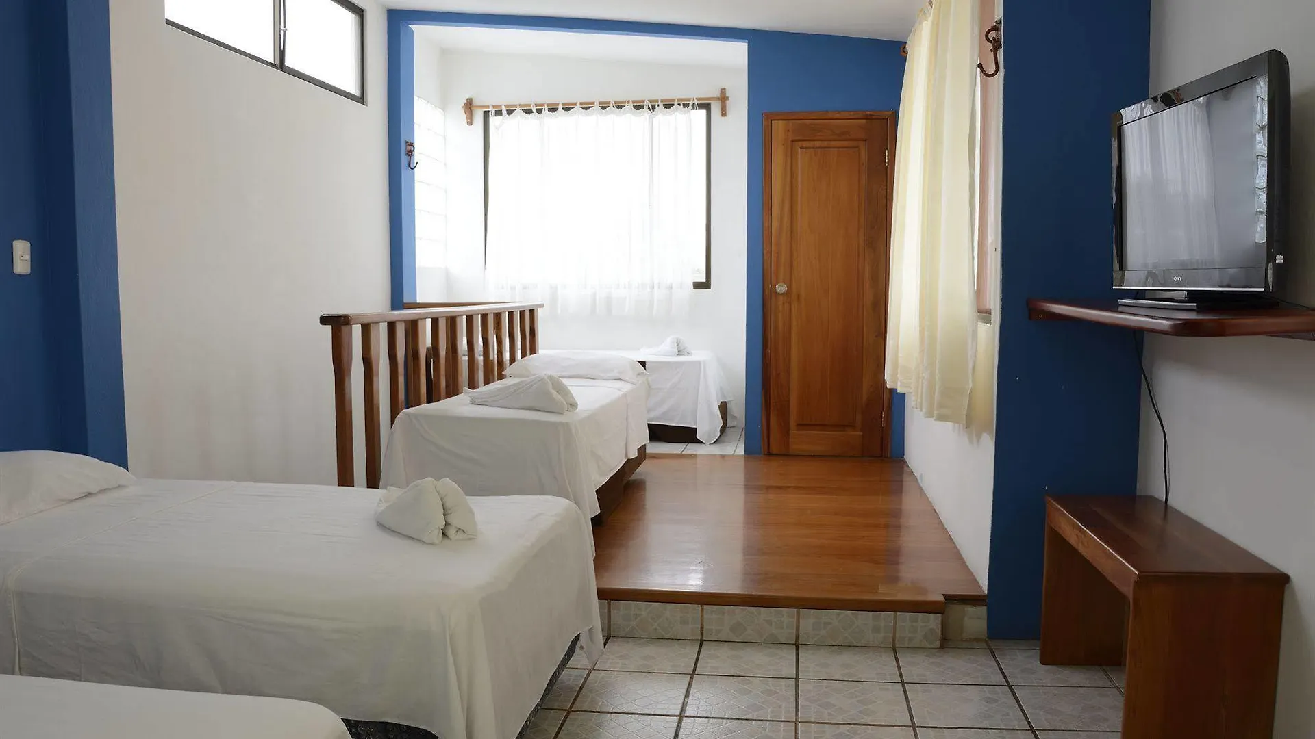 Hostal Aquamarine Puerto Ayora  Hotel