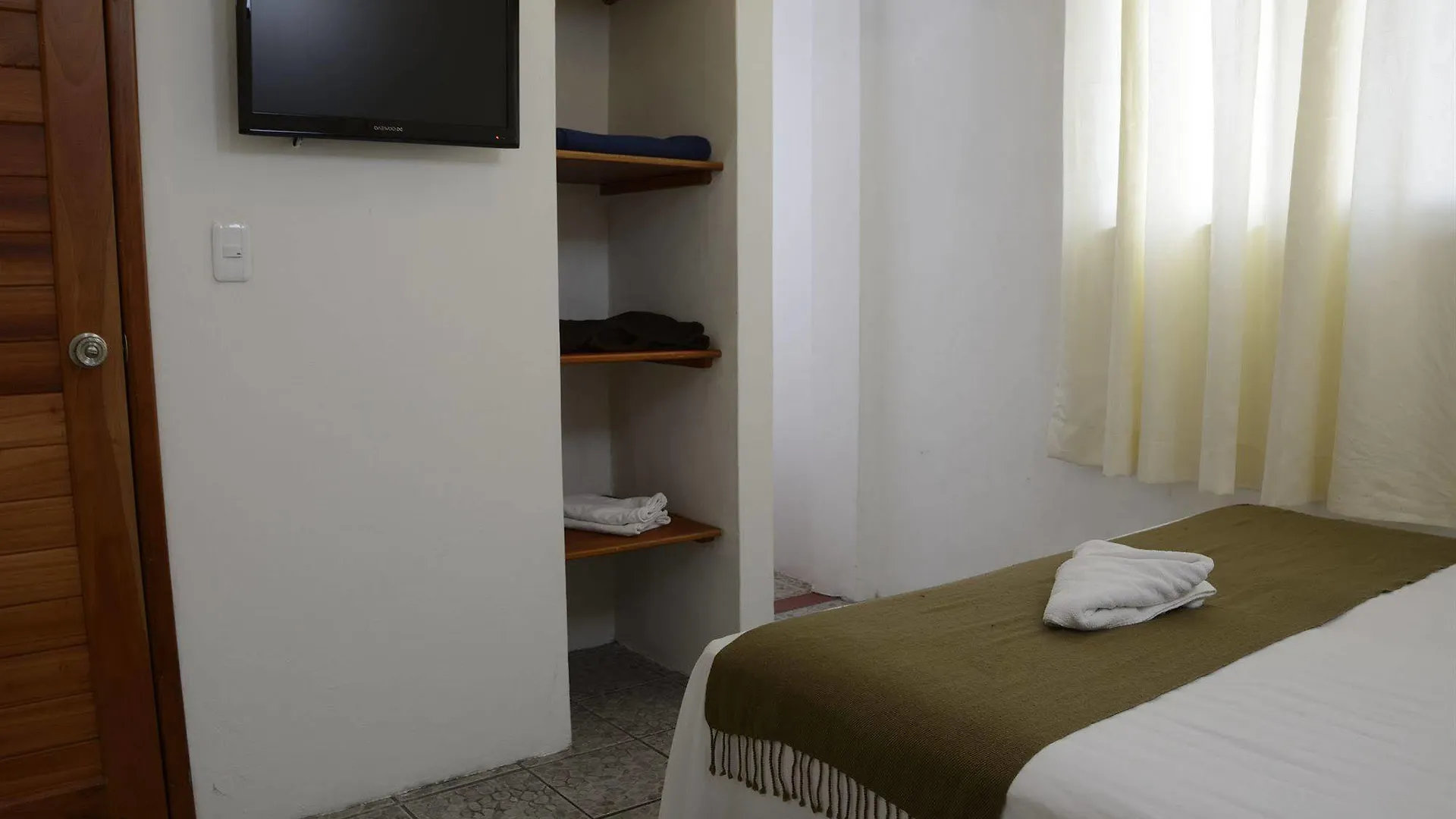 Hostal Aquamarine Puerto Ayora  2*, Puerto Ayora (Galapagos Islands) Ecuador
